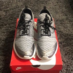 Nike men’s Roshe NM Flynit SE size 9